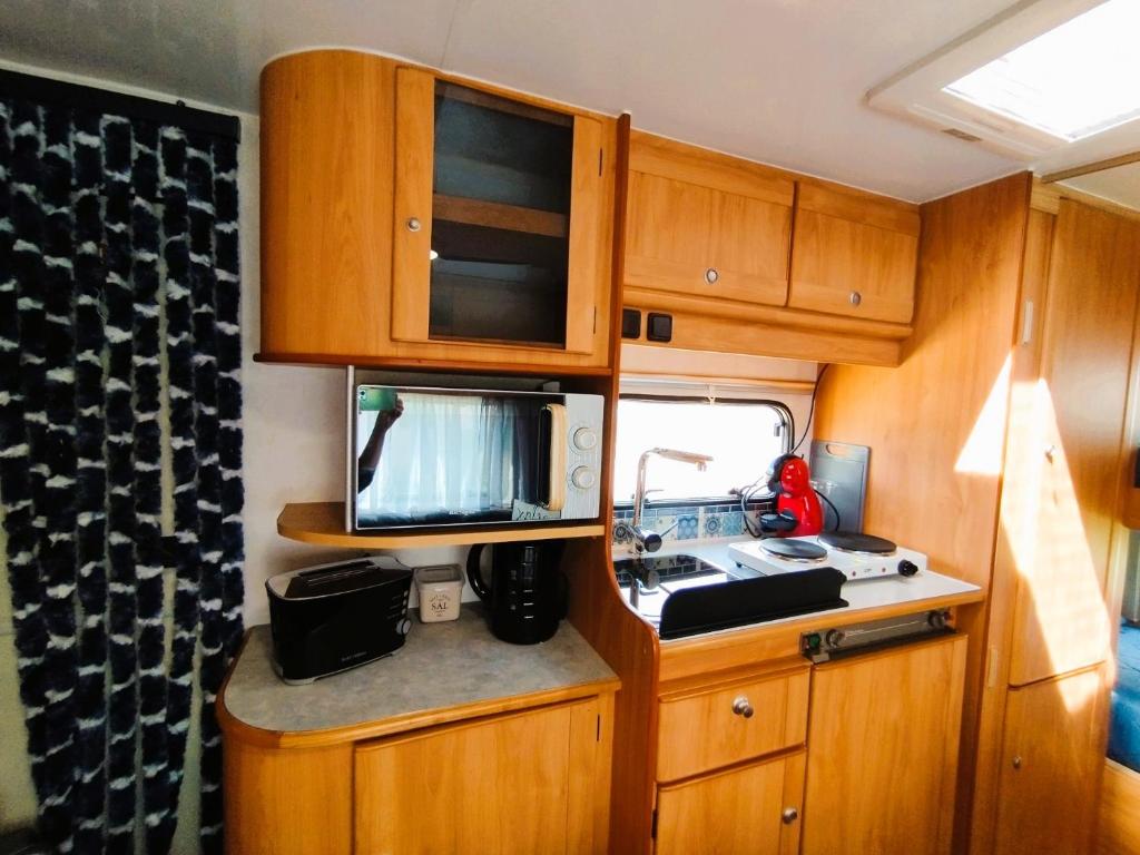 Ella's Camper Surroundings